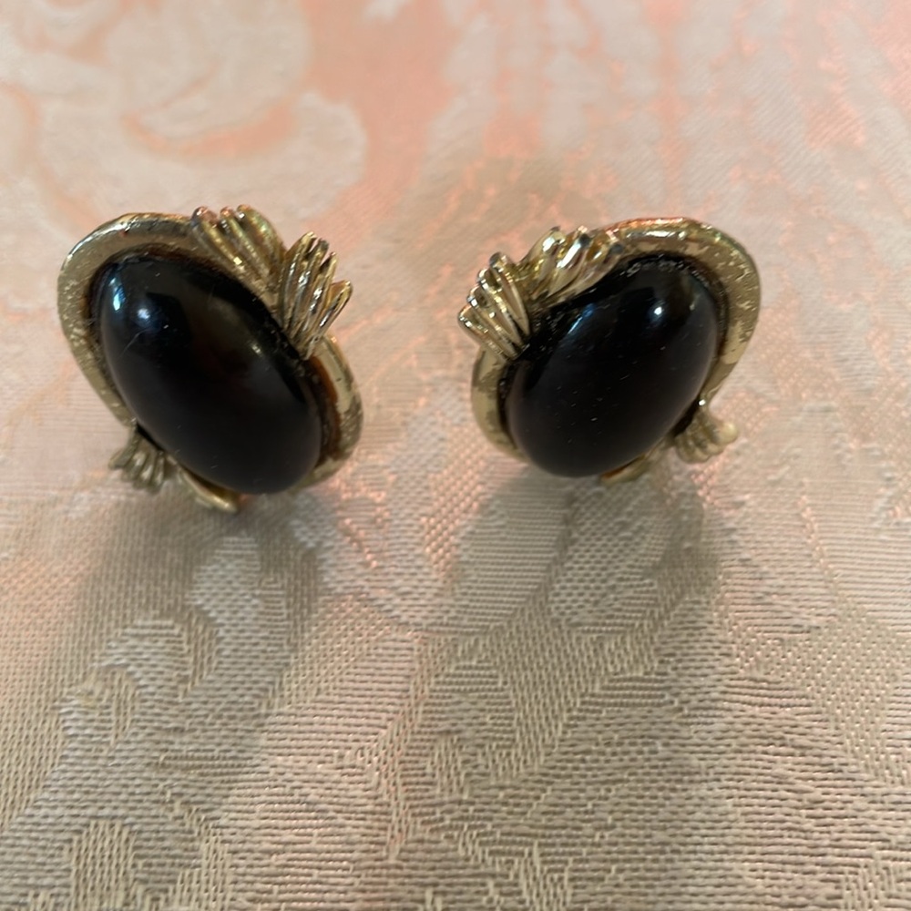 Vintage CORO Gold and Black Clip-On Earrings - Picture 3 of 4